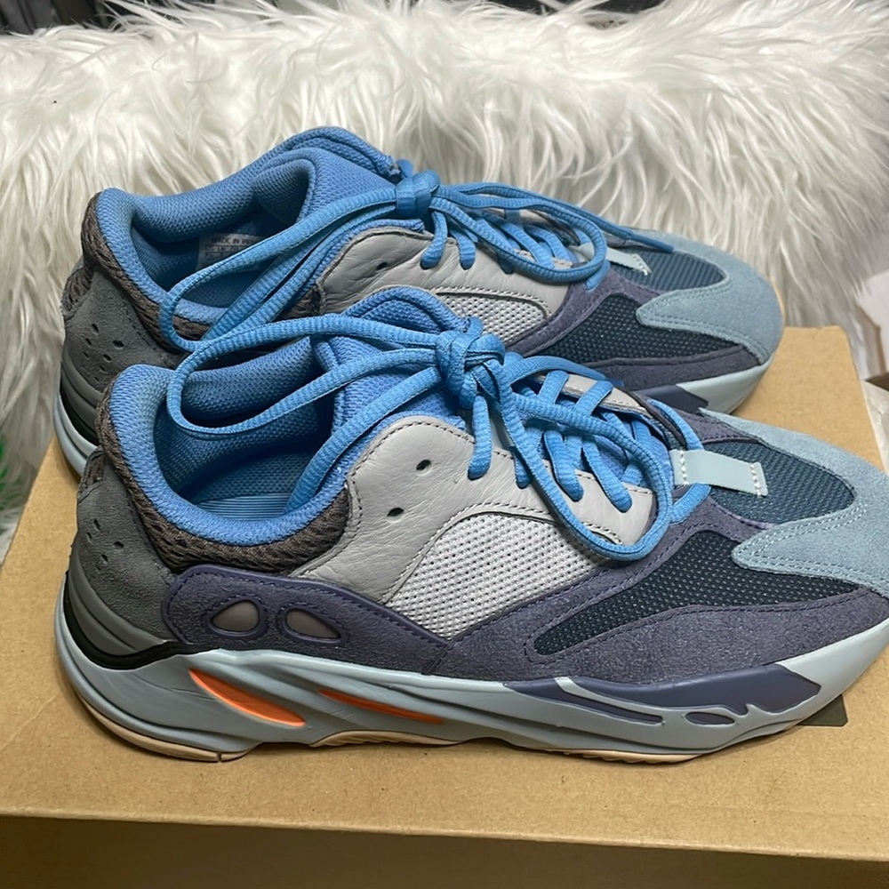 Yeezy boost 700 like new only worn once